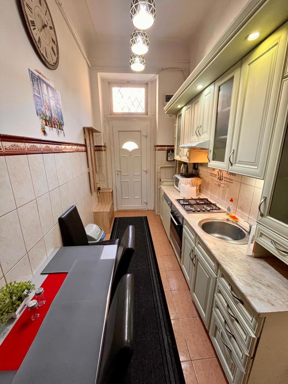 Kalvaria With Balcony, Free Parking And Ac Budapest Extérieur photo