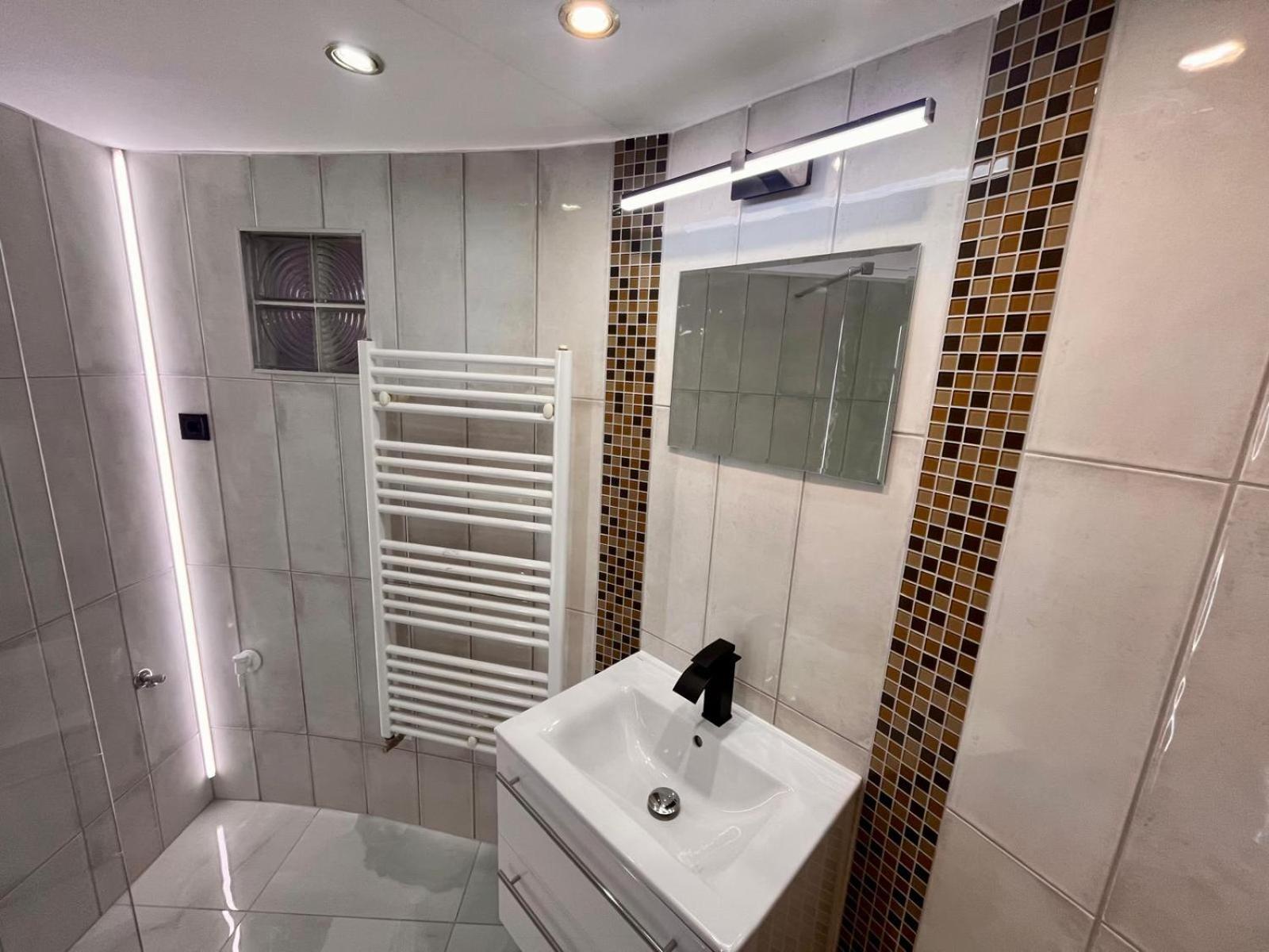 Kalvaria With Balcony, Free Parking And Ac Budapest Extérieur photo