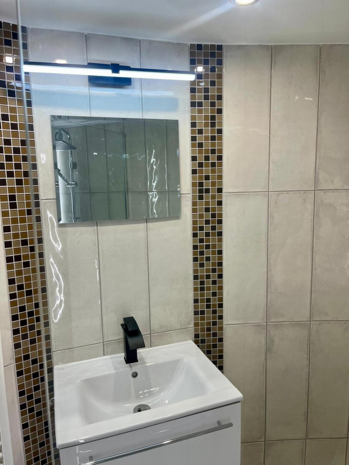 Kalvaria With Balcony, Free Parking And Ac Budapest Extérieur photo